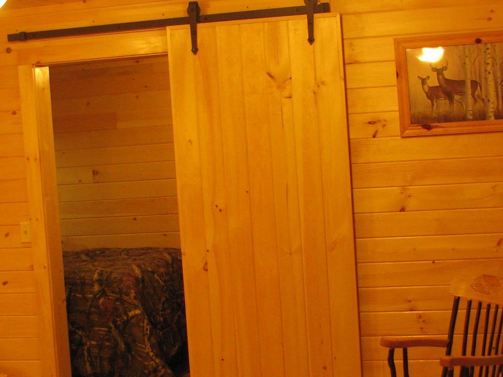 Pine Knoll Hotel Lakeside Lodge & Cabin โอล์ ฟอร์จ ห้อง รูปภาพ