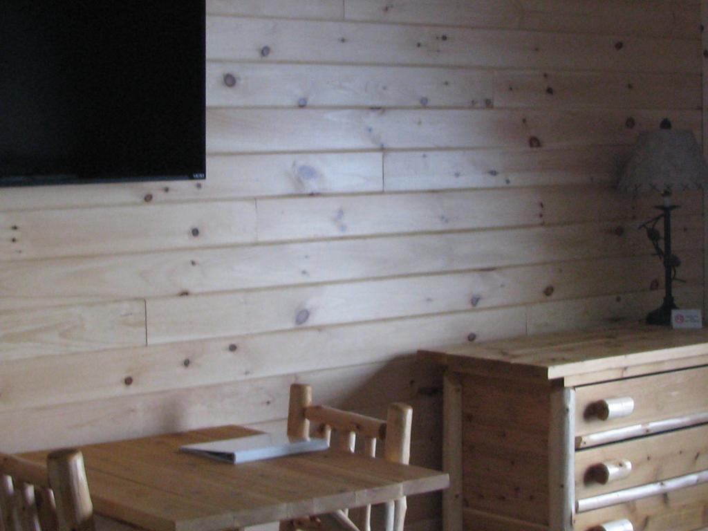 Pine Knoll Hotel Lakeside Lodge & Cabin โอล์ ฟอร์จ ภายนอก รูปภาพ