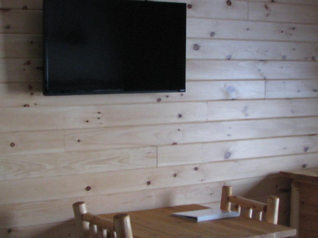 Pine Knoll Hotel Lakeside Lodge & Cabin โอล์ ฟอร์จ ภายนอก รูปภาพ