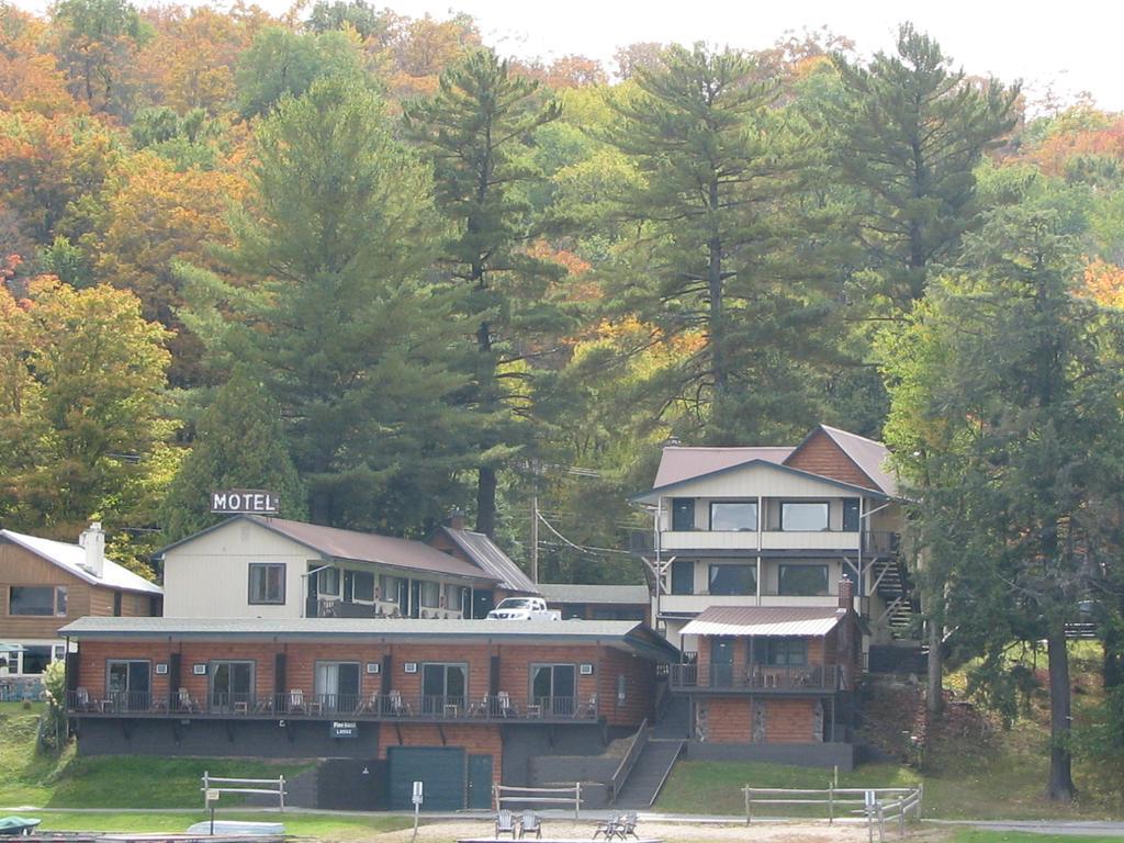 Pine Knoll Hotel Lakeside Lodge & Cabin โอล์ ฟอร์จ ห้อง รูปภาพ