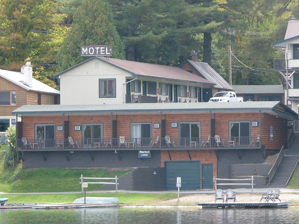 Pine Knoll Hotel Lakeside Lodge & Cabin โอล์ ฟอร์จ ห้อง รูปภาพ