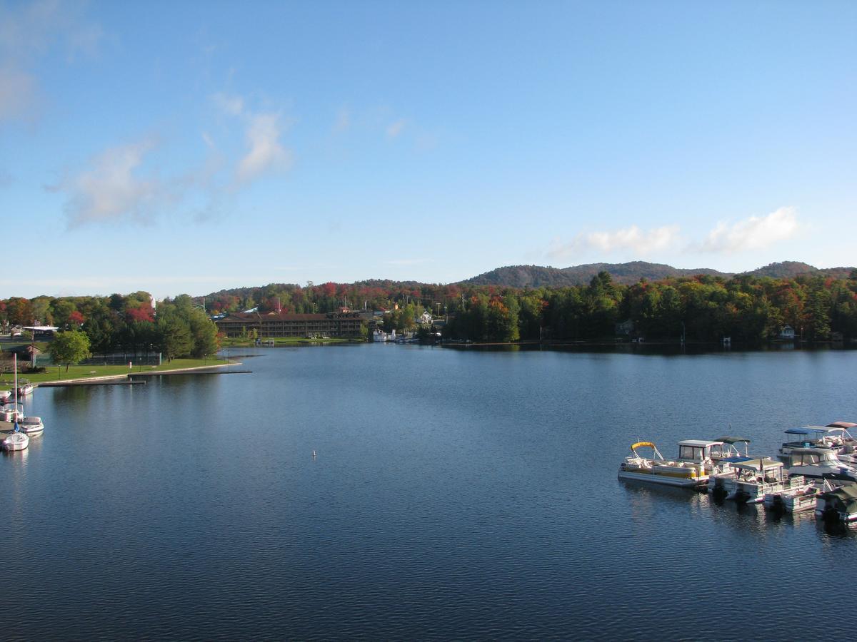 Pine Knoll Hotel Lakeside Lodge & Cabin โอล์ ฟอร์จ ภายนอก รูปภาพ