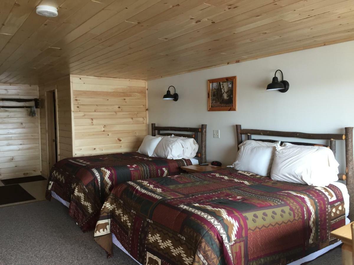 Pine Knoll Hotel Lakeside Lodge & Cabin โอล์ ฟอร์จ ภายนอก รูปภาพ