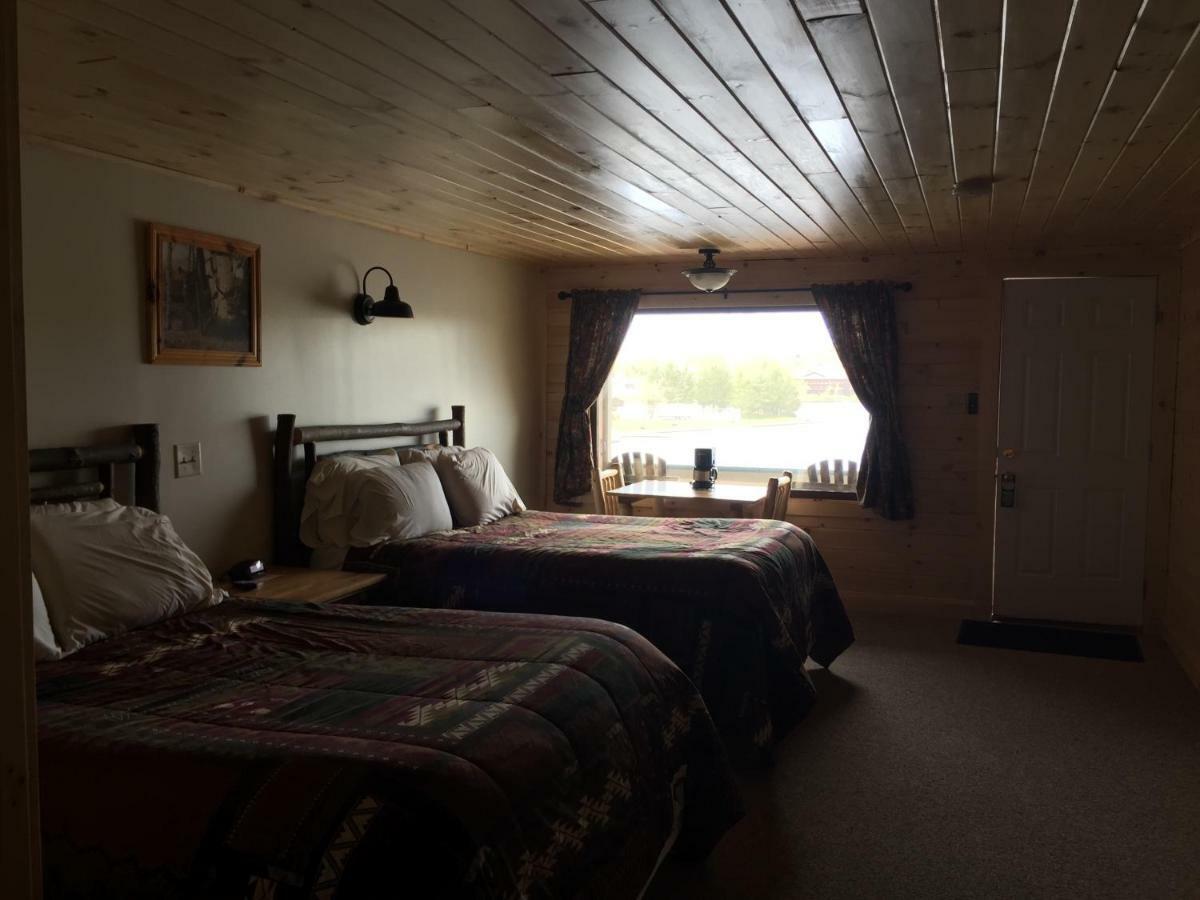 Pine Knoll Hotel Lakeside Lodge & Cabin โอล์ ฟอร์จ ภายนอก รูปภาพ