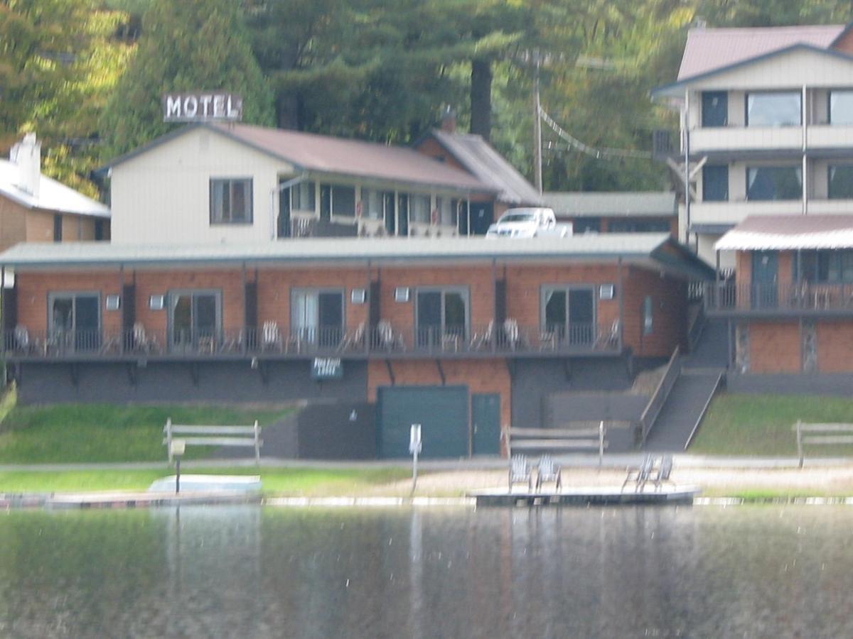 Pine Knoll Hotel Lakeside Lodge & Cabin โอล์ ฟอร์จ ภายนอก รูปภาพ
