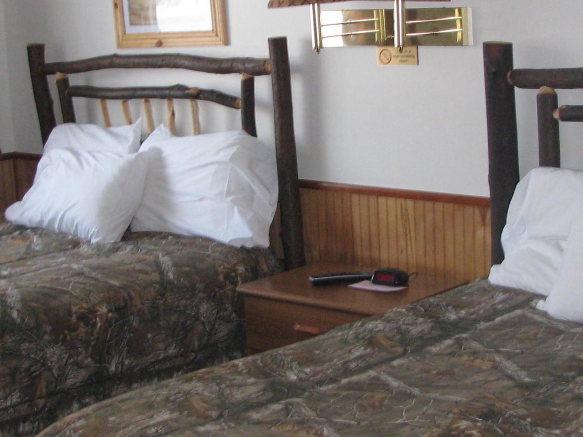 Pine Knoll Hotel Lakeside Lodge & Cabin โอล์ ฟอร์จ ห้อง รูปภาพ